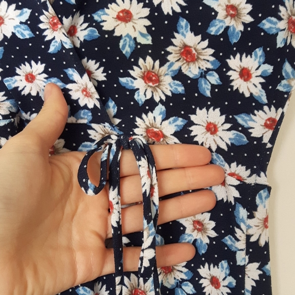 Monteau Stretchy Floral Dress - Picture 5 of 6